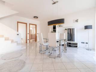 Villa a schiera in vendita a cagliari via delle felci