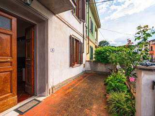 Villa in vendita a prato via podgora,