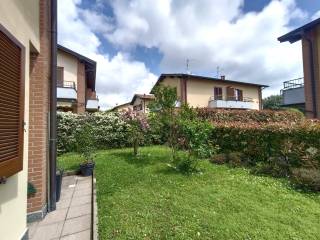 Villa bifamiliare in vendita ad alzate brianza 