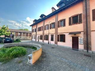 Appartamento in vendita a certosa di pavia piazza carlo borromeo