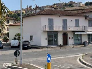 Negozio in in affitto da privato a monte san savino via aretina, 42