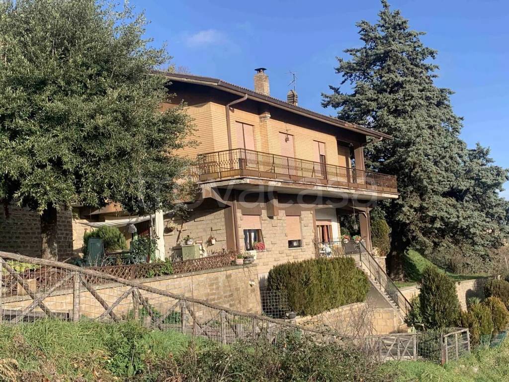casa indipendente in vendita a Soriano nel Cimino