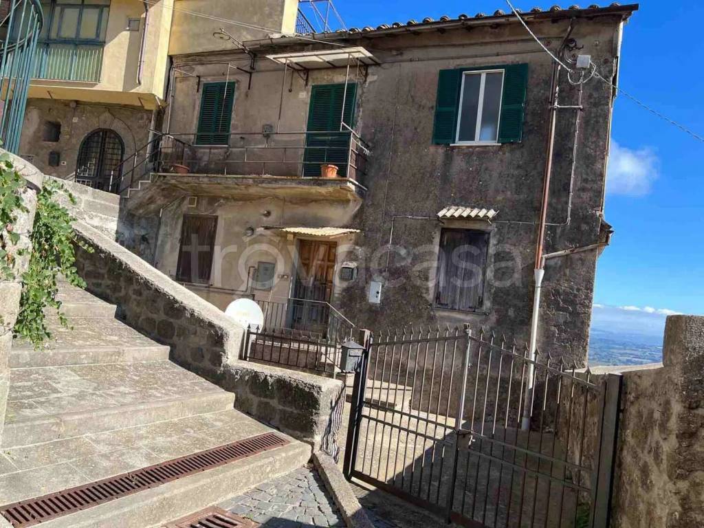 casa indipendente in vendita a Soriano nel Cimino