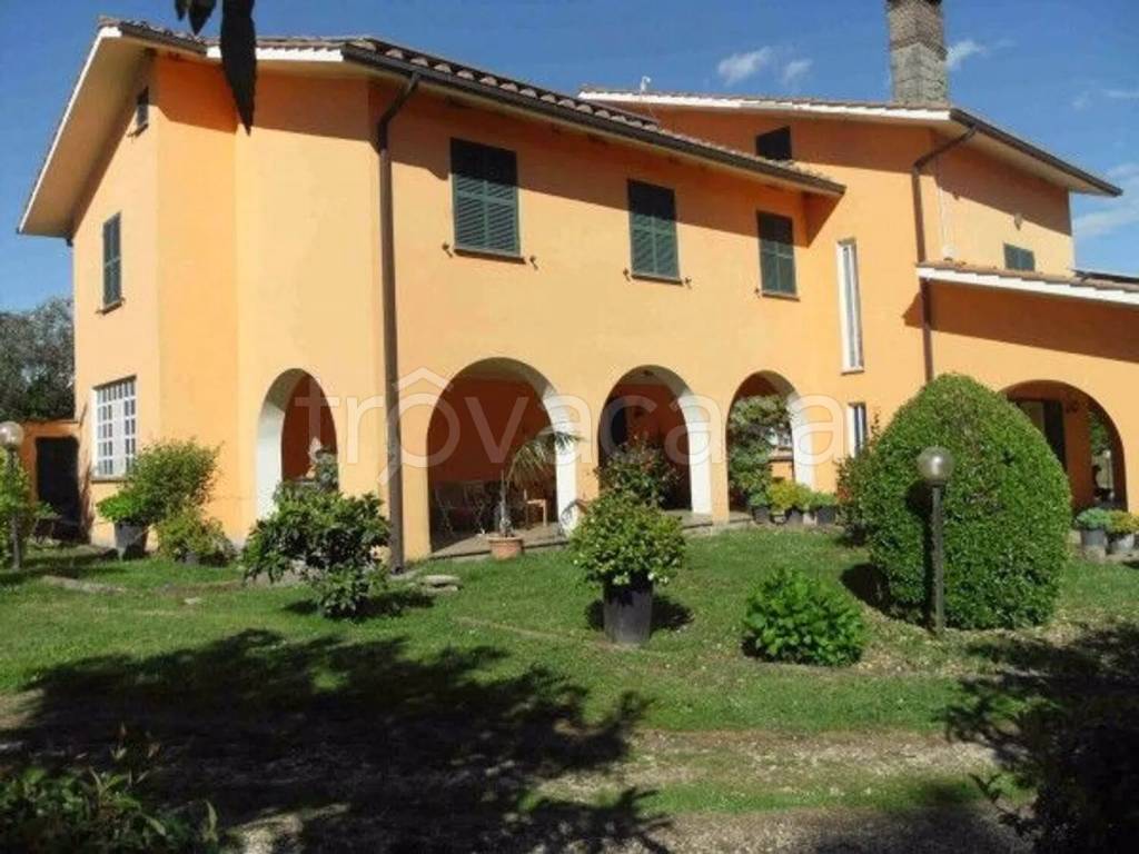 casa indipendente in vendita a Soriano nel Cimino in zona Chia