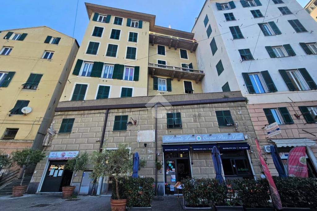 appartamento in vendita a Genova in zona Sottoripa / Maddalena / Molo