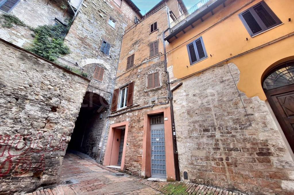 negozio in vendita a Perugia in zona Centro Città