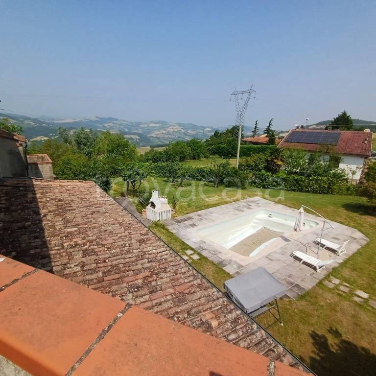 casa indipendente in vendita a Gazzola in zona Rezzanello