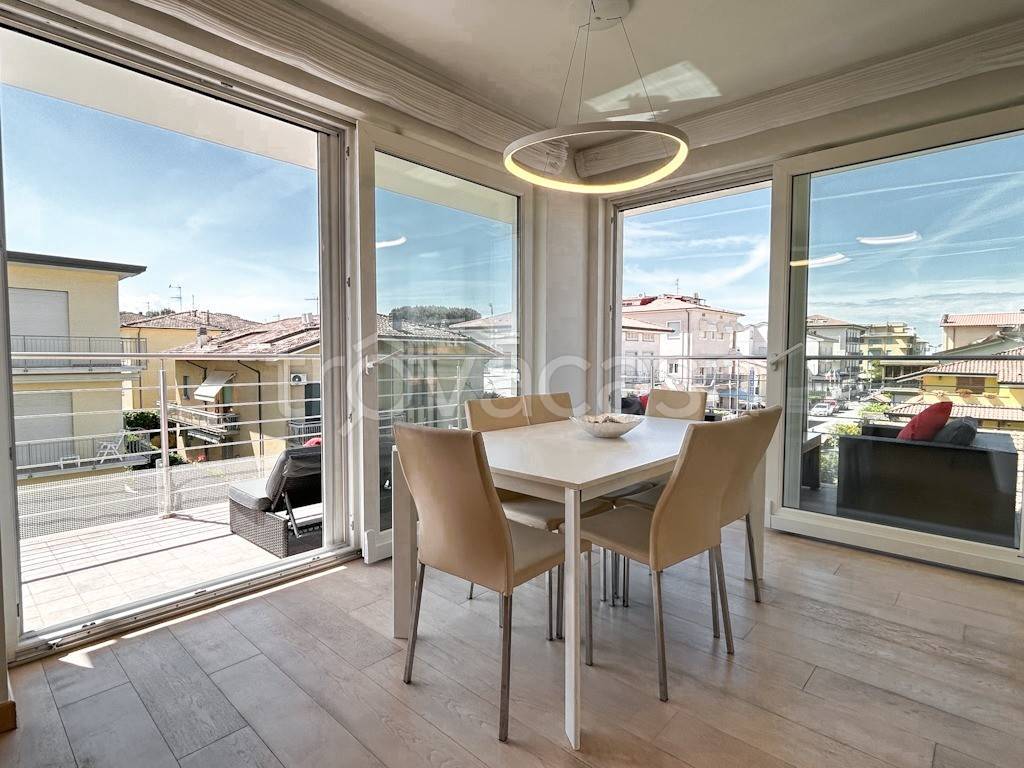 appartamento in vendita a Camaiore in zona Lido di Camaiore