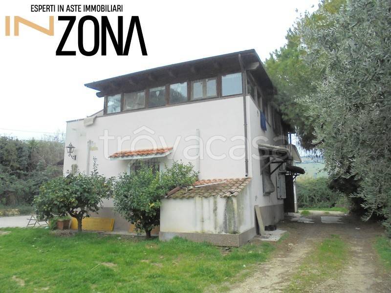 casa indipendente in vendita a Pineto