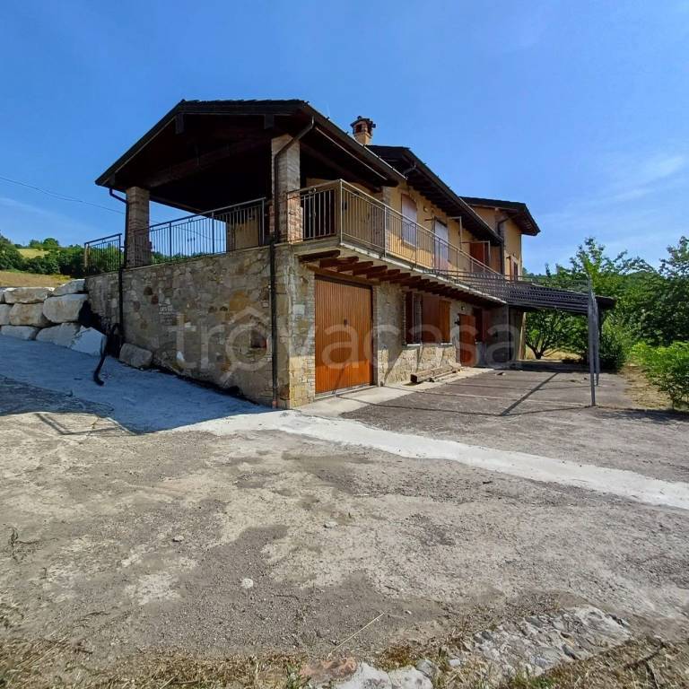 casa indipendente in vendita a Travo in zona Bobbiano