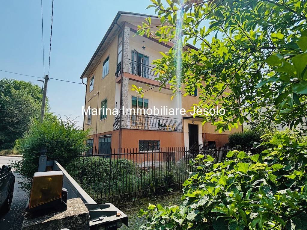 appartamento in vendita a Vicenza in zona Cattane