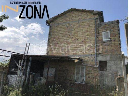 appartamento in vendita a Sant'Omero in zona Case Alte