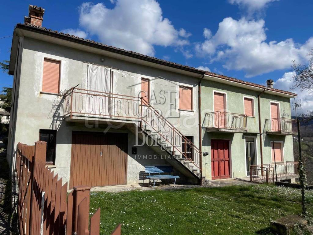 casa indipendente in vendita a Zavattarello in zona Rossone