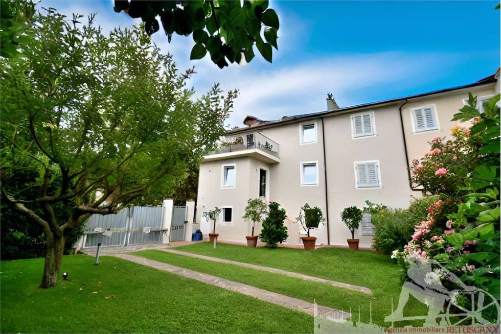 casa indipendente in vendita a Seravezza in zona Querceta