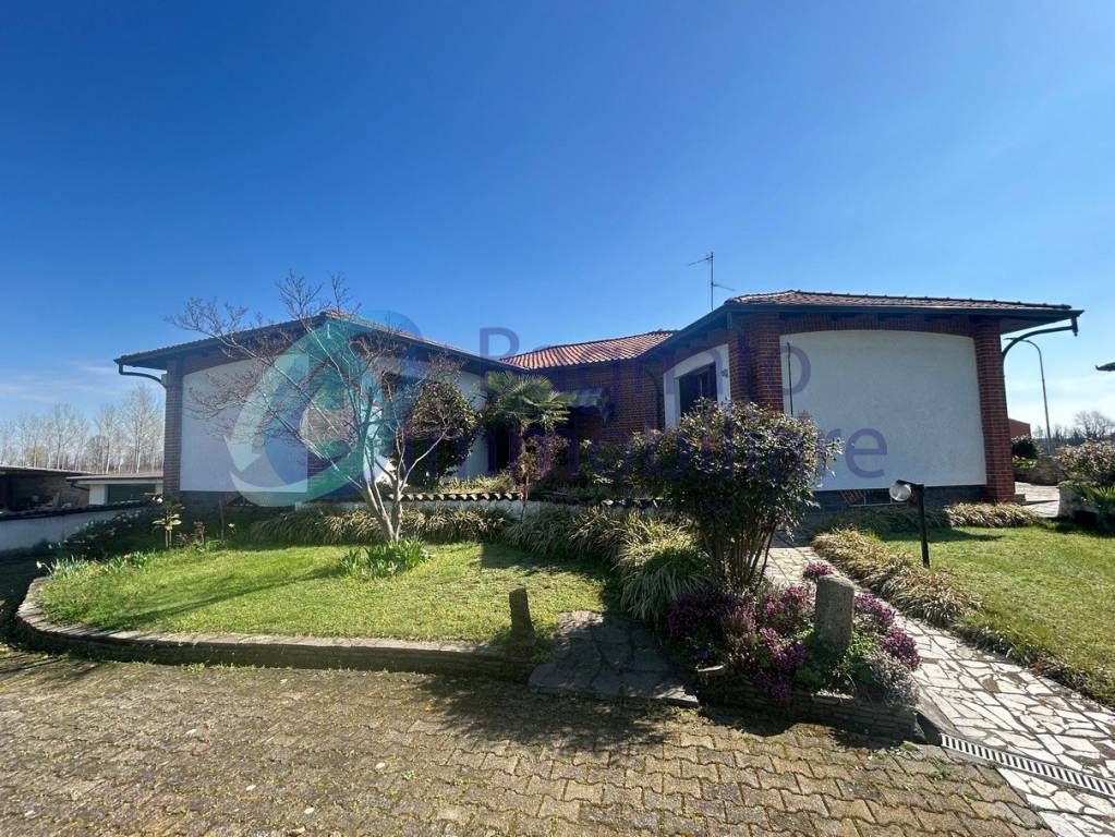 casa indipendente in vendita a Novara in zona zona Agogna - San Paolo