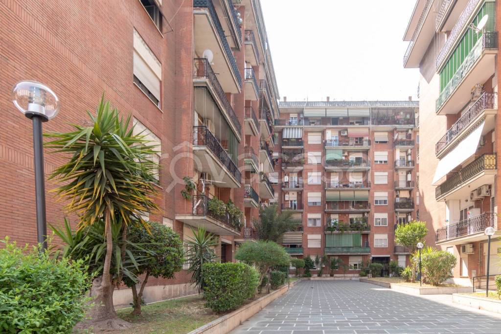 appartamento in vendita a Roma in zona Cinecittà