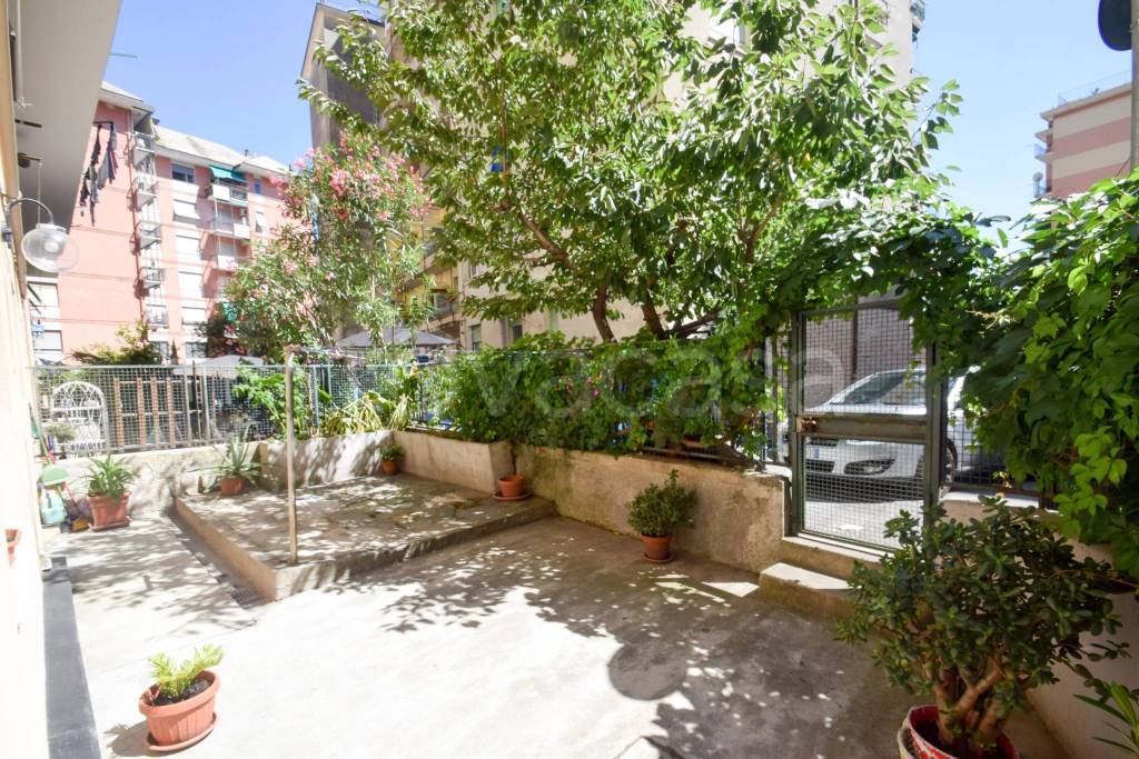 appartamento in vendita a Genova in zona Palmaro / Pra'