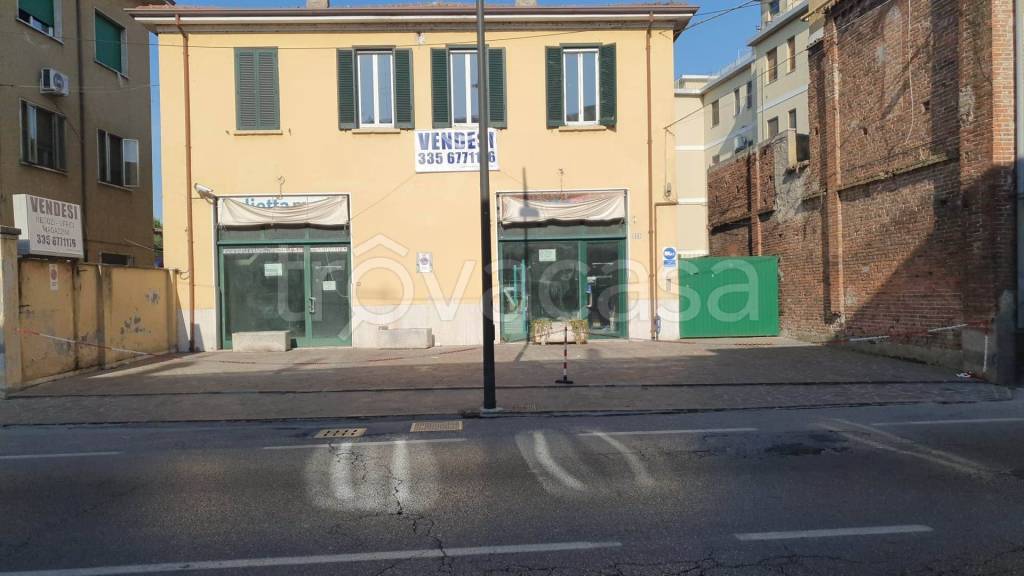 negozio in vendita a Mantova in zona Cittadella