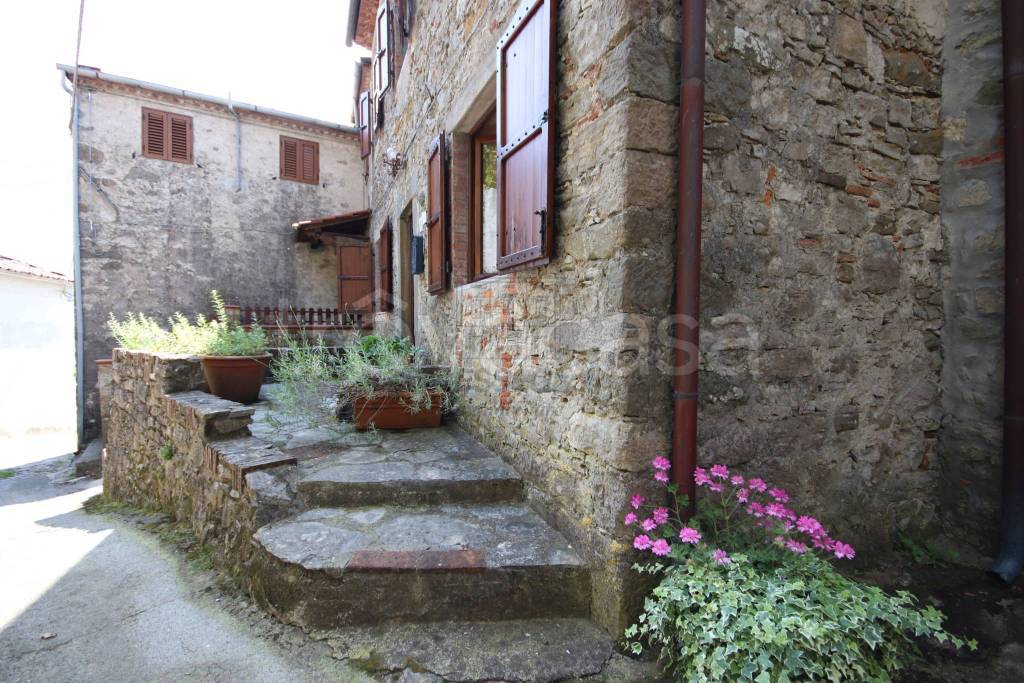 casa indipendente in vendita a Pescaglia