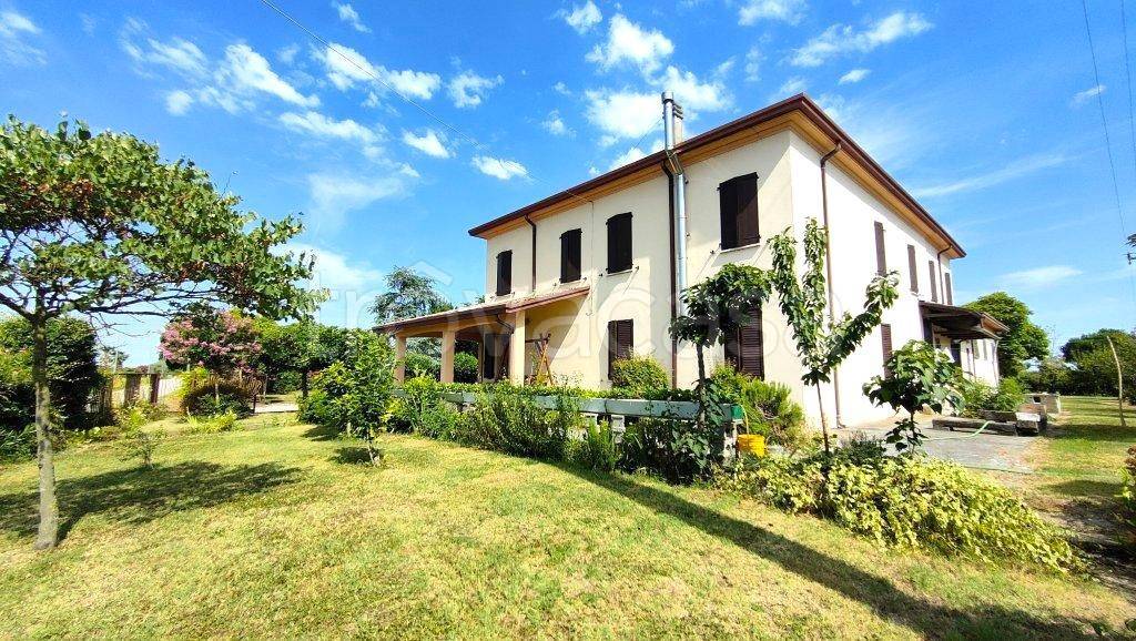 casa indipendente in vendita a Salara in zona Croce