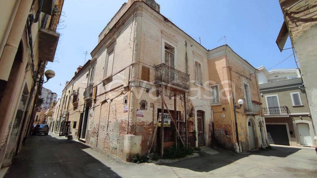 casa indipendente in vendita a San Severo in zona Centro Storico