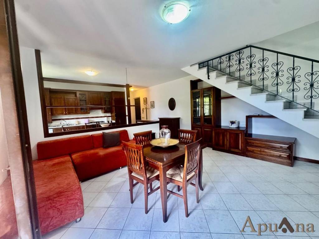 casa indipendente in vendita a Massa in zona Centro Storico