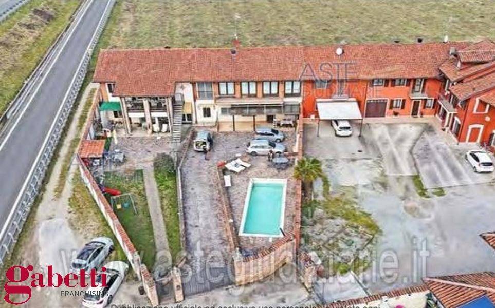 casa indipendente in vendita a Bra in zona Falchetto