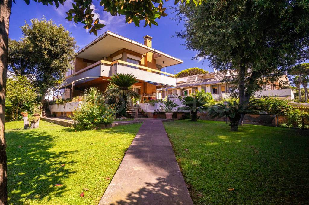 casa indipendente in vendita a Fiumicino in zona Fregene