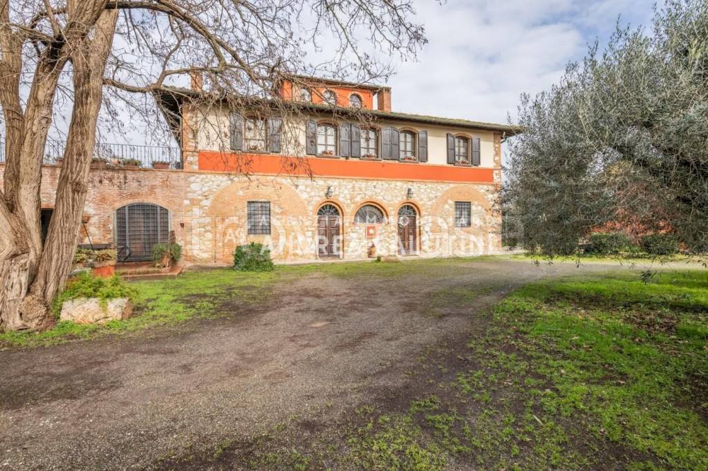 casa indipendente in vendita a Pontedera in zona Pardossi
