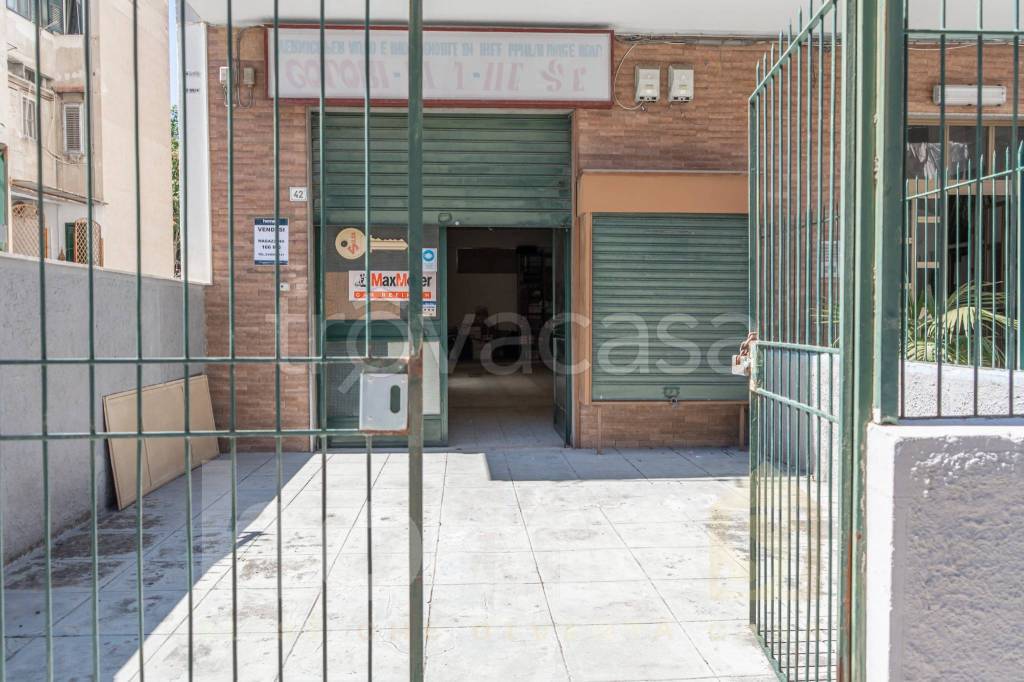 negozio in vendita a Palermo in zona Montepellegrino