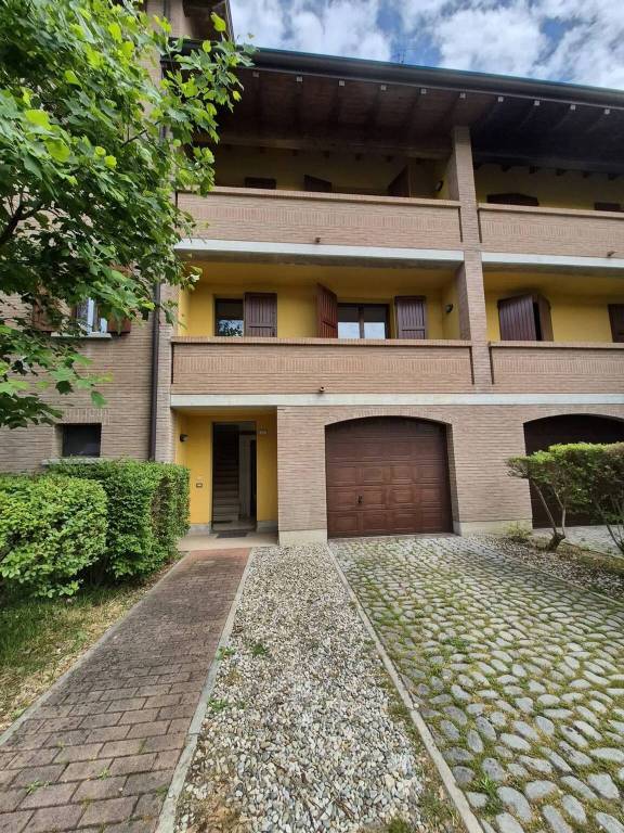 casa indipendente in vendita a Reggio nell'Emilia in zona Roncocesi