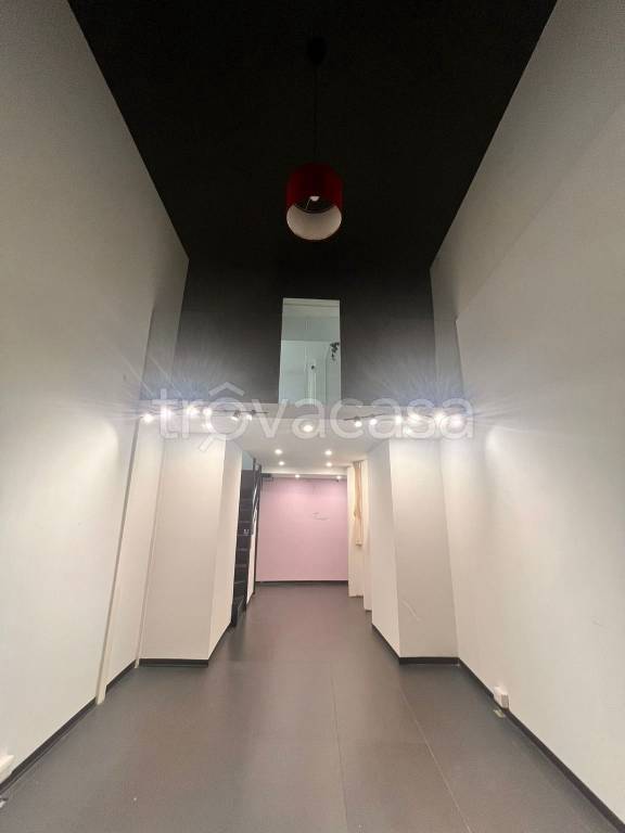 negozio in affitto a Salerno in zona Centro Città