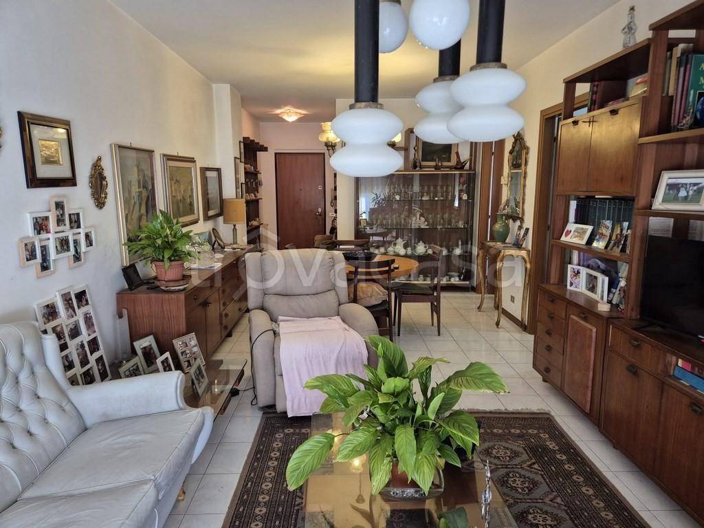 appartamento in vendita a Carrara in zona Avenza