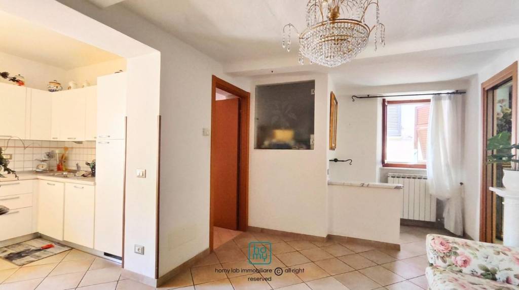 appartamento in vendita a Carrara in zona Gragnana