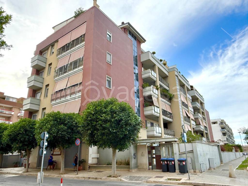 locale di sgombero in vendita a Trani in zona Borgo Medievale