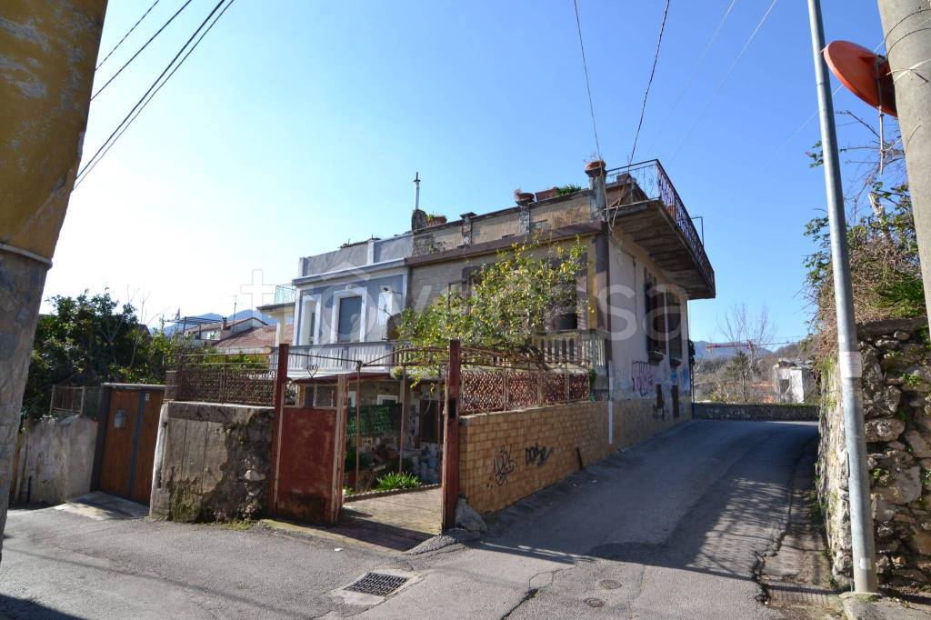 casa indipendente in vendita a Salerno in zona Matierno