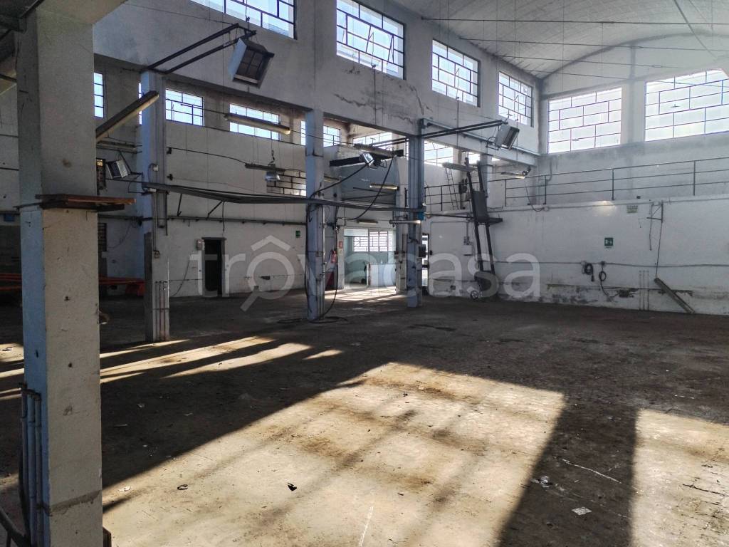 locale commerciale in affitto a Lugo