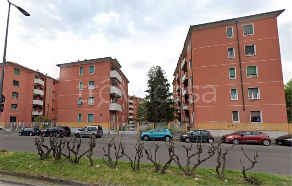 appartamento in vendita a Milano in zona Lorenteggio