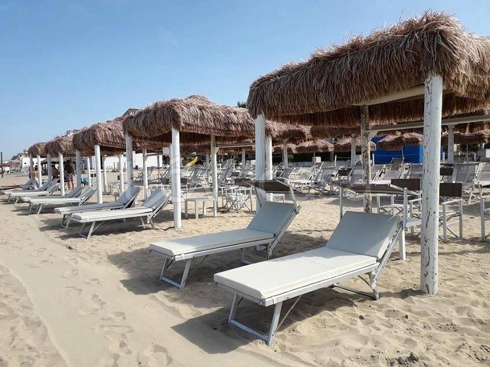 negozio in vendita a Camaiore in zona Lido di Camaiore