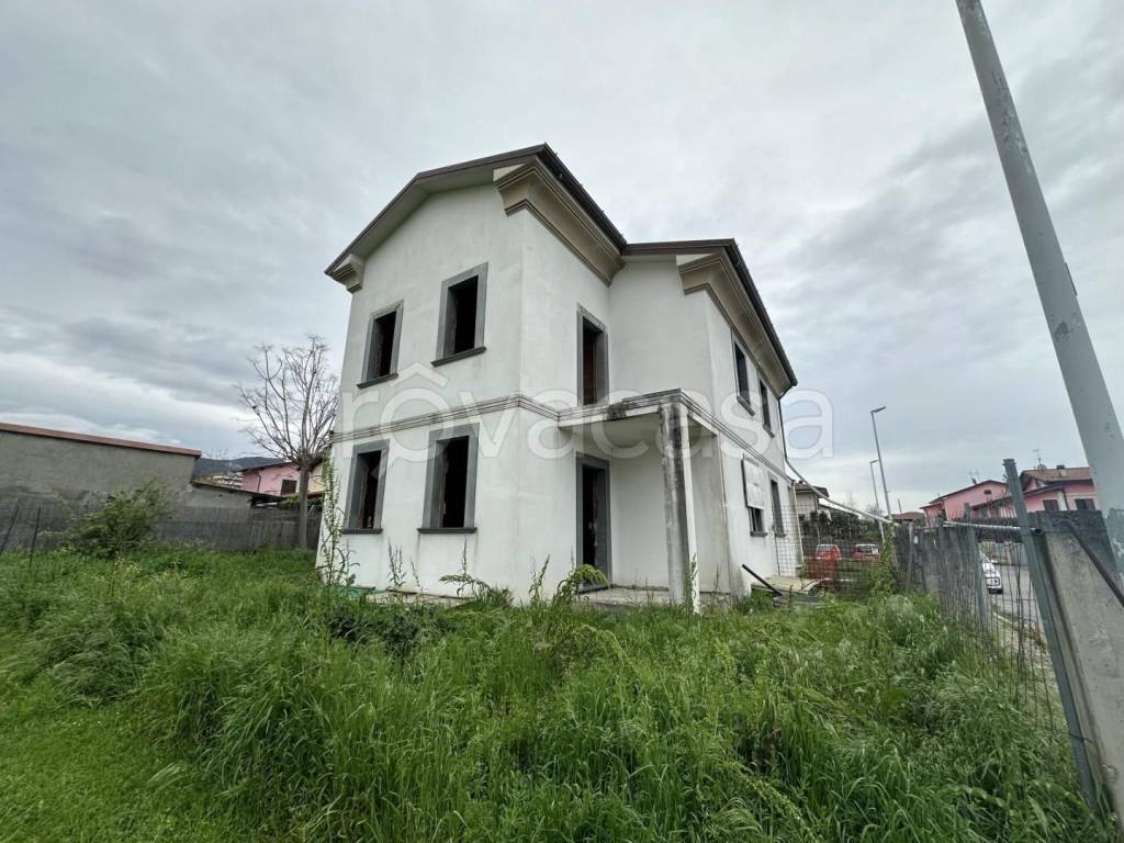 casa indipendente in vendita a Seravezza in zona Querceta