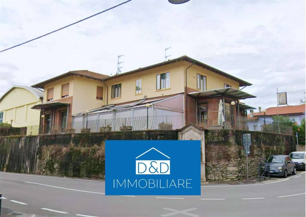 negozio in vendita ad Arona