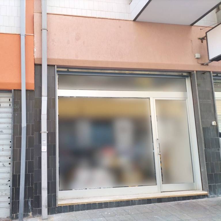 negozio in vendita a Bari in zona Poggiofranco