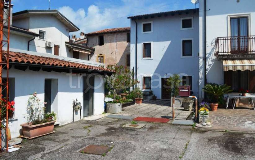 casa semindipendente in vendita a Villafranca di Verona