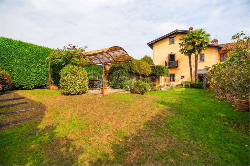 casa indipendente in vendita a Pinerolo in zona Baudenasca