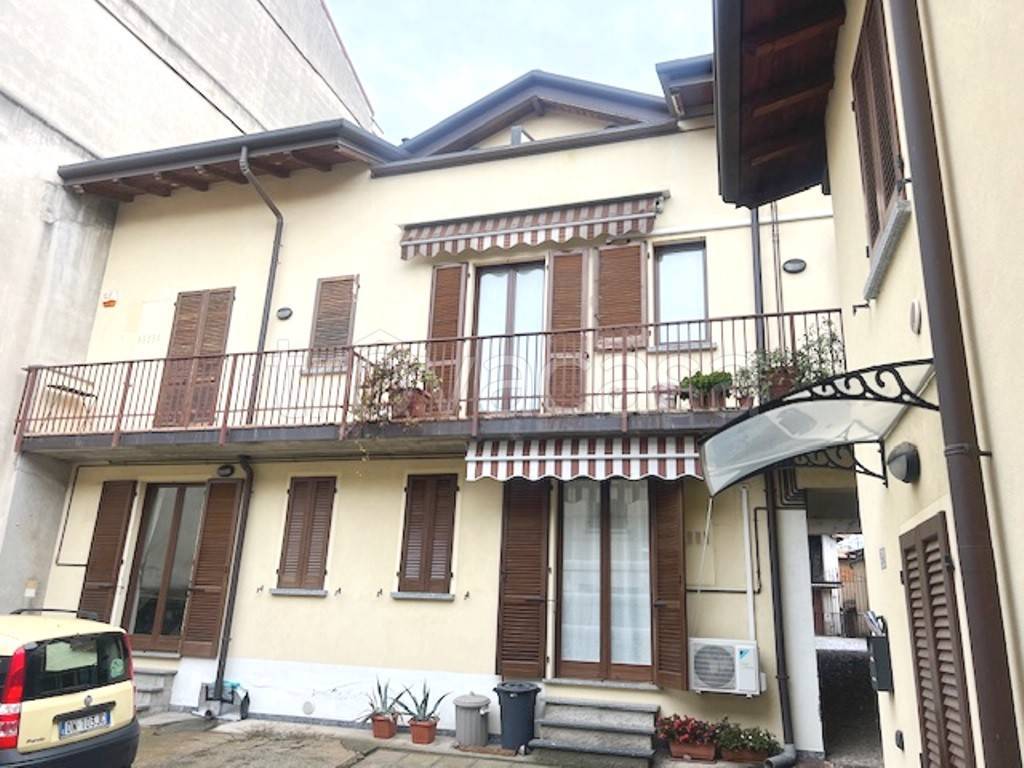 appartamento in vendita a Costa Masnaga