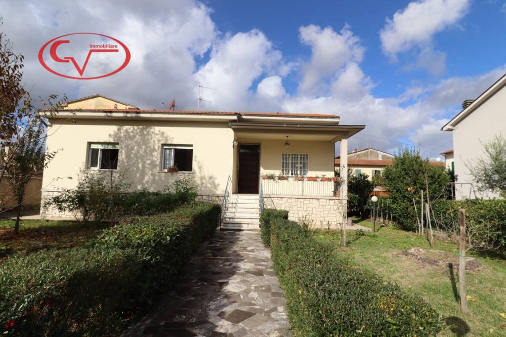 casa indipendente in vendita a Montevarchi