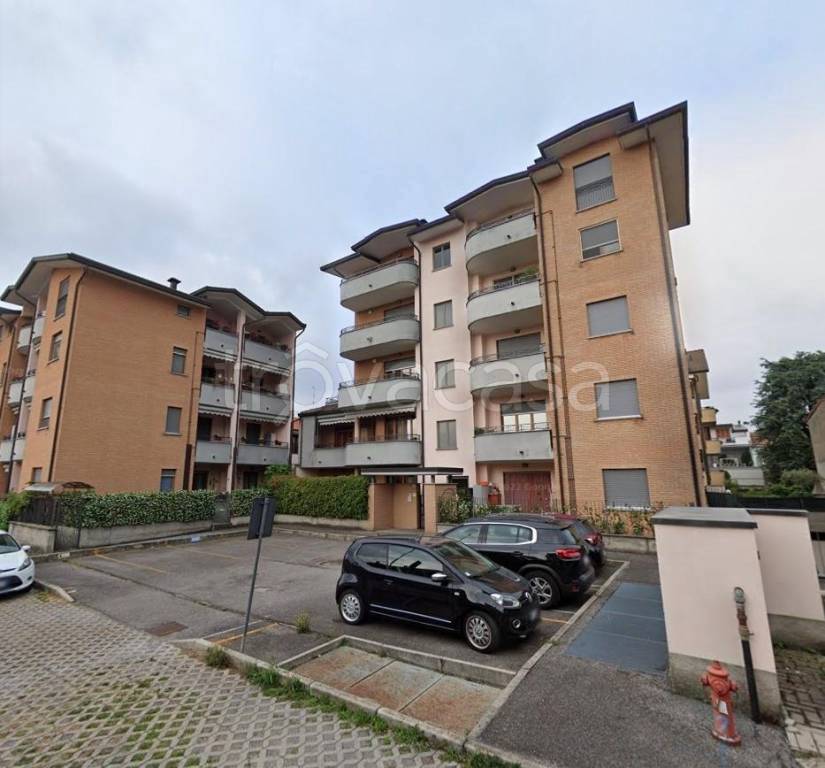 locale di sgombero in vendita a Bovisio-Masciago