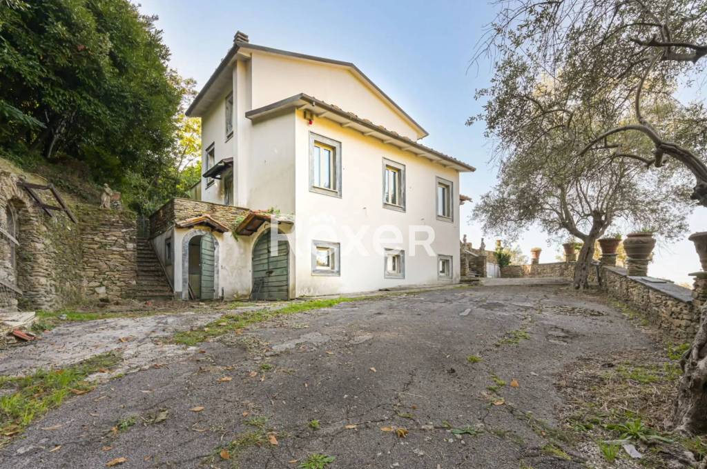 casa indipendente in vendita a Massa in zona Antona