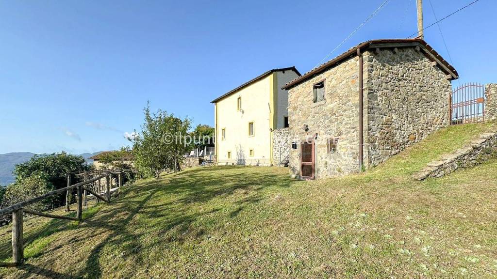 casa indipendente in vendita a Barga in zona Sommocolonia