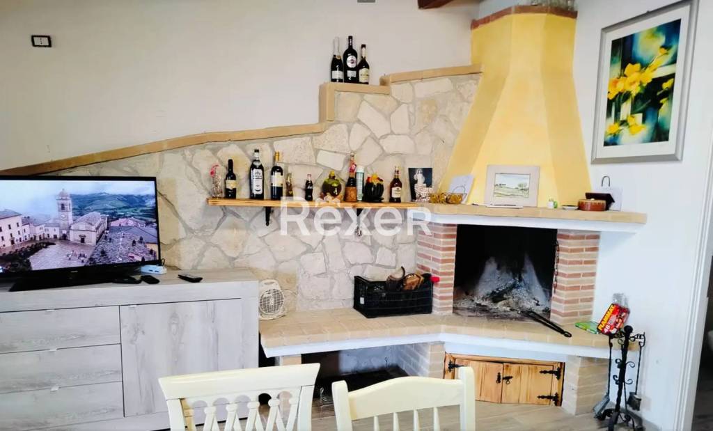 casa indipendente in vendita a Celano